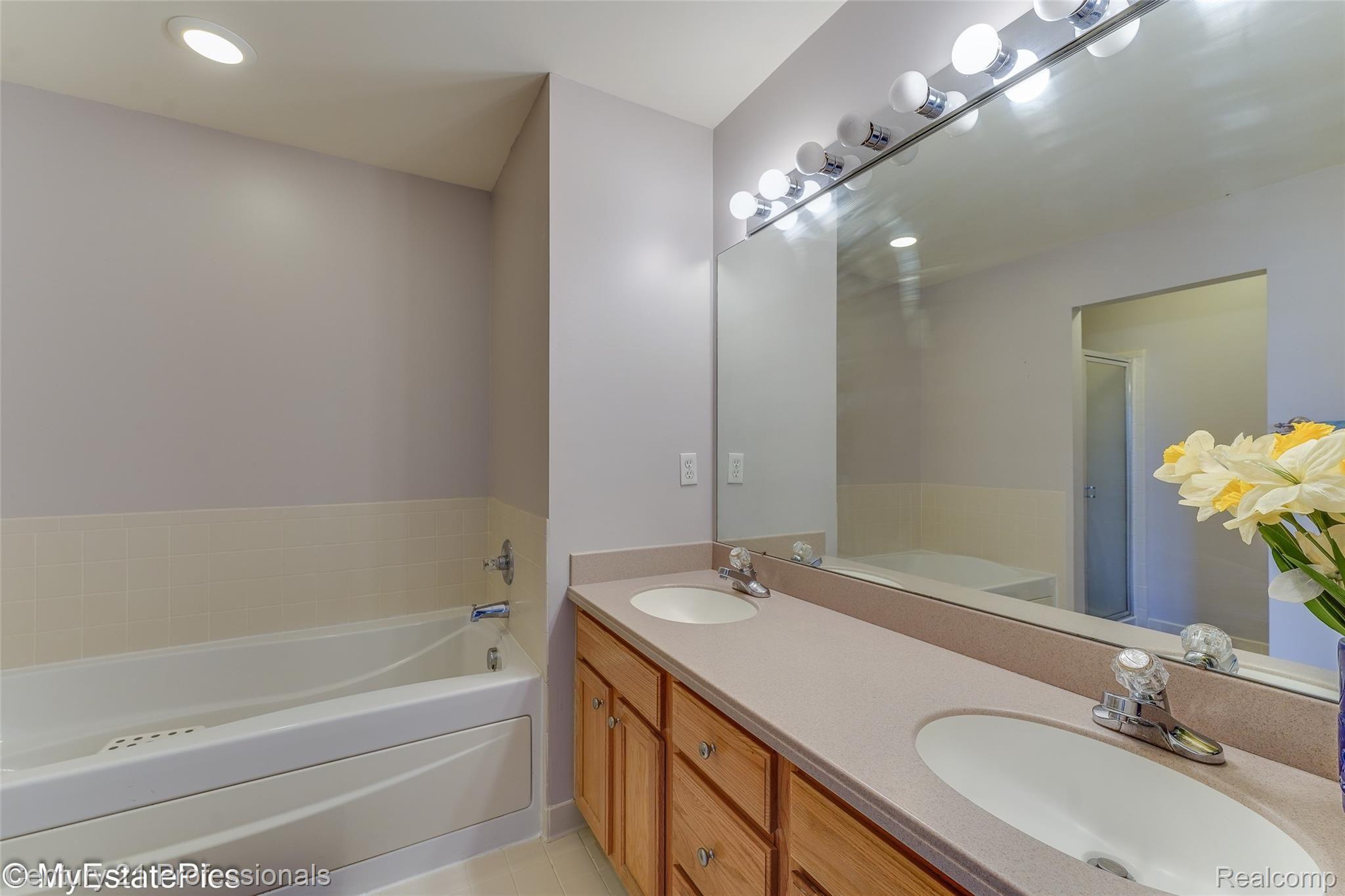 622 Cherry Orchard Road Canton, MI 48188 - Photo 16 of 40 622 cherry orchard dr canton-15.jpg