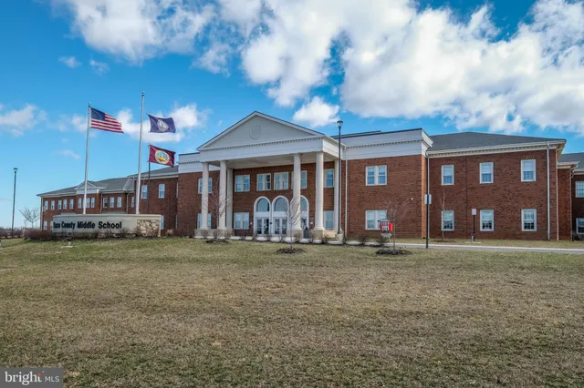 $425,000 | 928 High Top Road, Linden, VA 22642