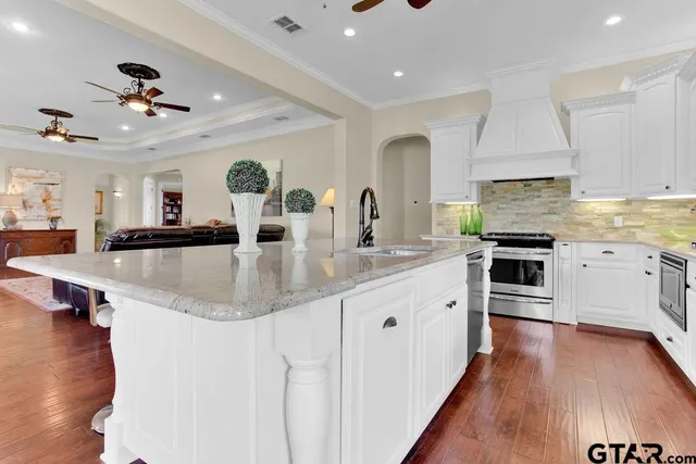 a view of a room with shelf