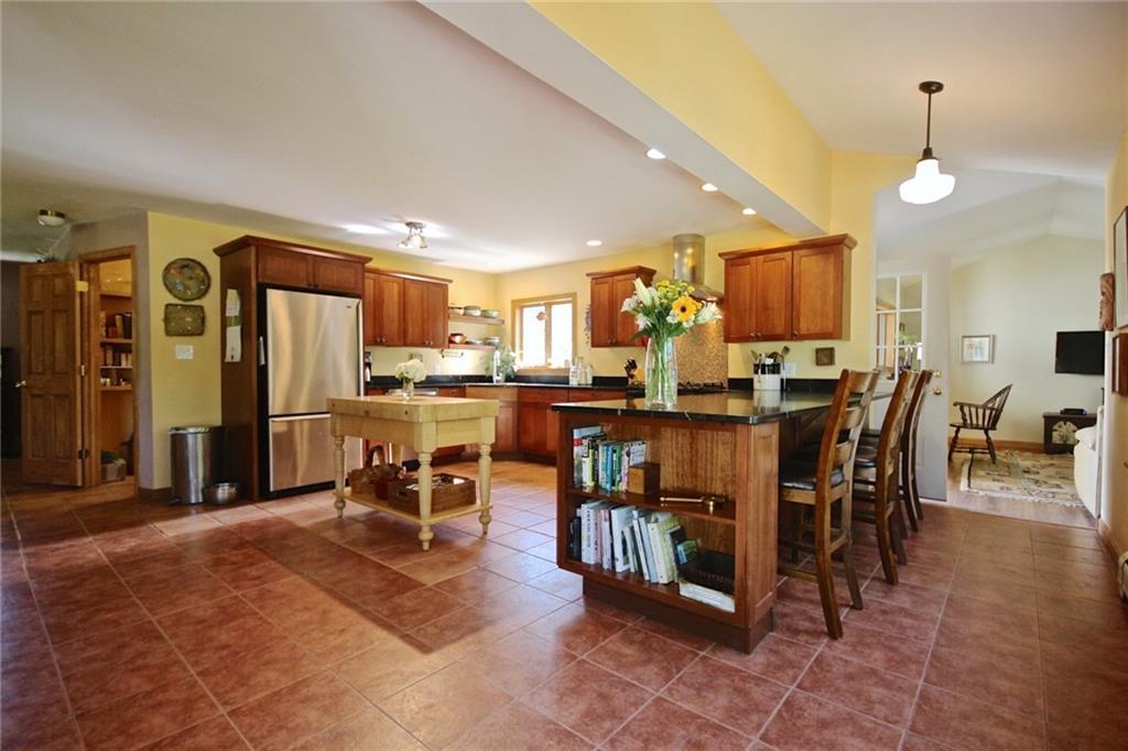 47 Beech Hill Road Freeport, ME 04032 - Photo 11 of 33 Breakfast Bar