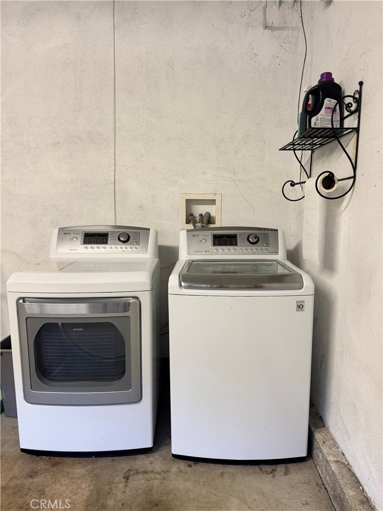 2248 East Chevy Chase Drive Glendale, CA 91206 - Photo 25 of 25 a utility room with dryer and washer