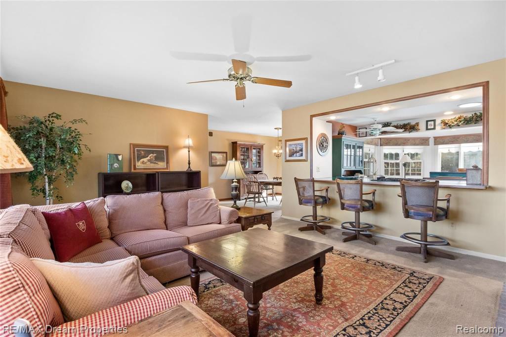 33477 Quaker Valley Road Farmington Hills, MI 48331 - Photo 9 of 23