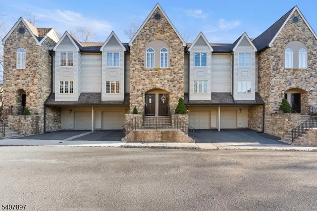 $599,999 | 57 Daria Lane, Berkeley Heights, NJ 07922