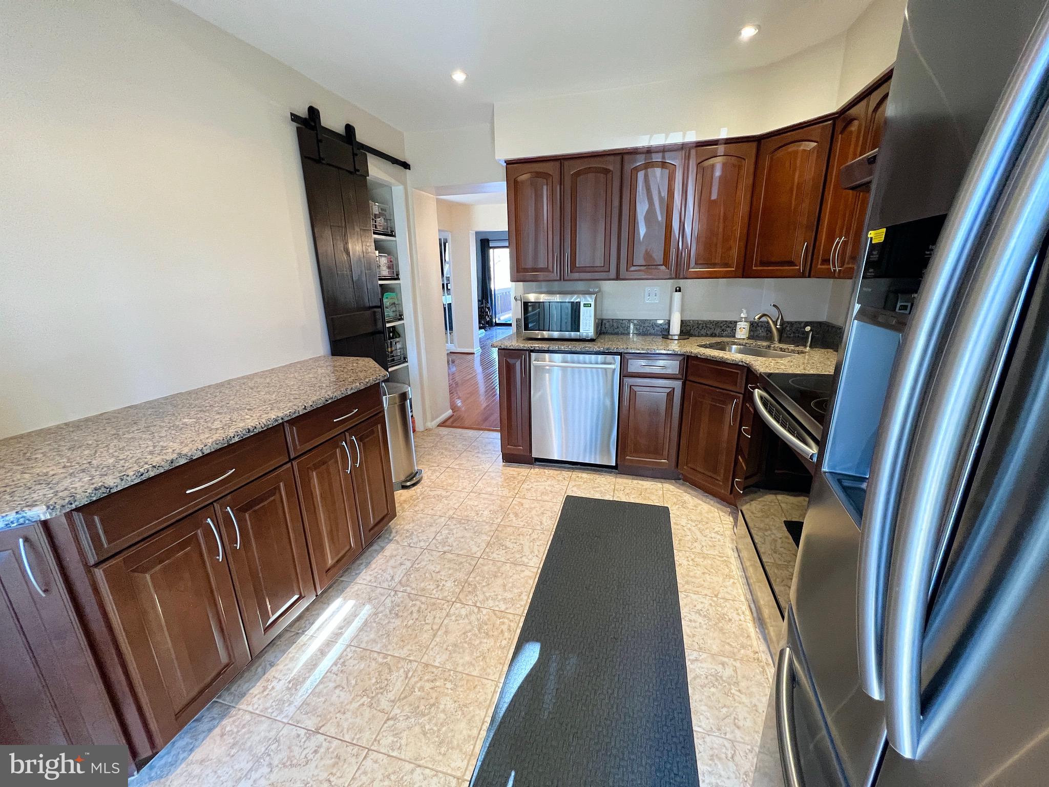 1610 Valencia Way Reston, VA 20190 - Photo 2 of 19 Beautiful, updated kitchen