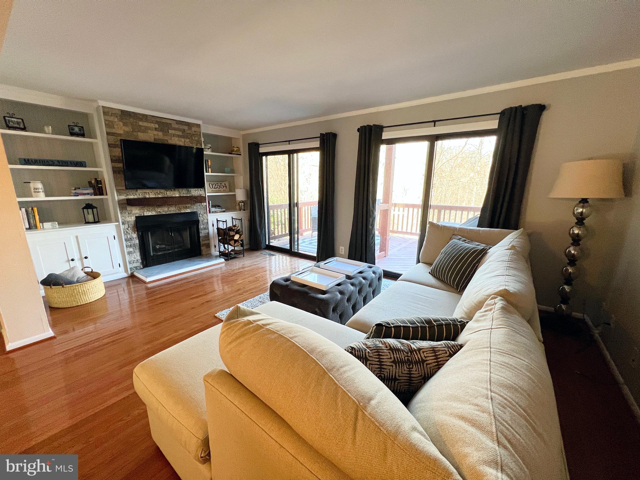 1610 Valencia Way Reston, VA 20190 - Photo 5 of 19 Family Room with Gorgeous Fireplace