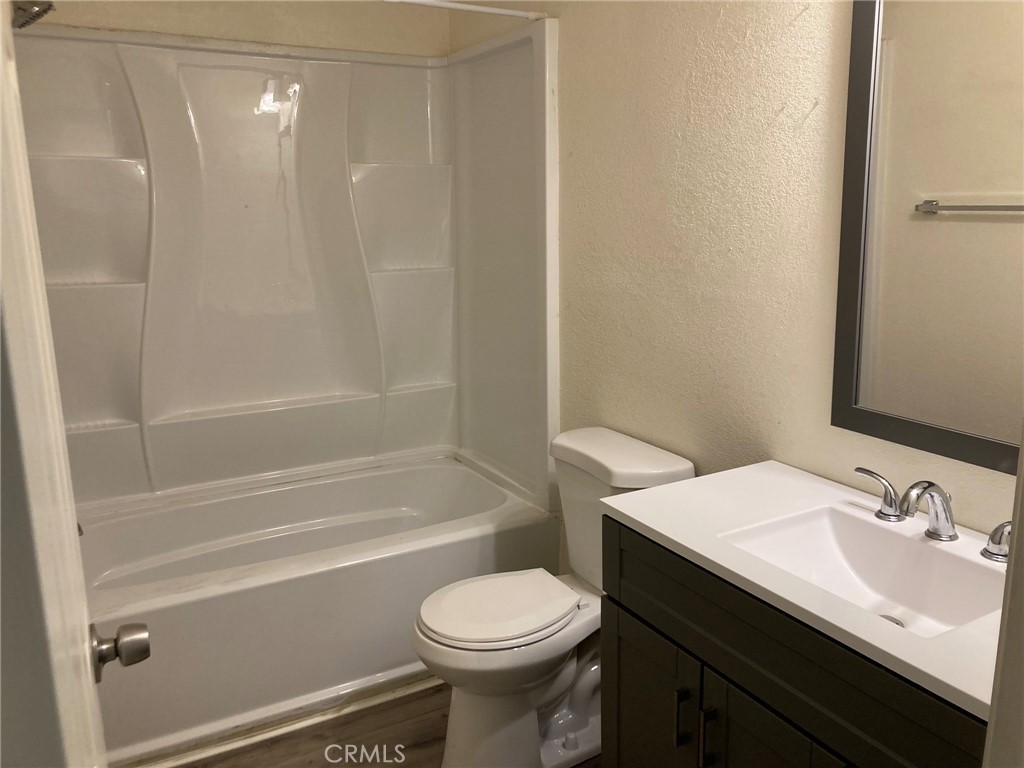 1131 Barstow Road Barstow, CA 92311 - Photo 13 of 36 Unit B - Bathroom #1