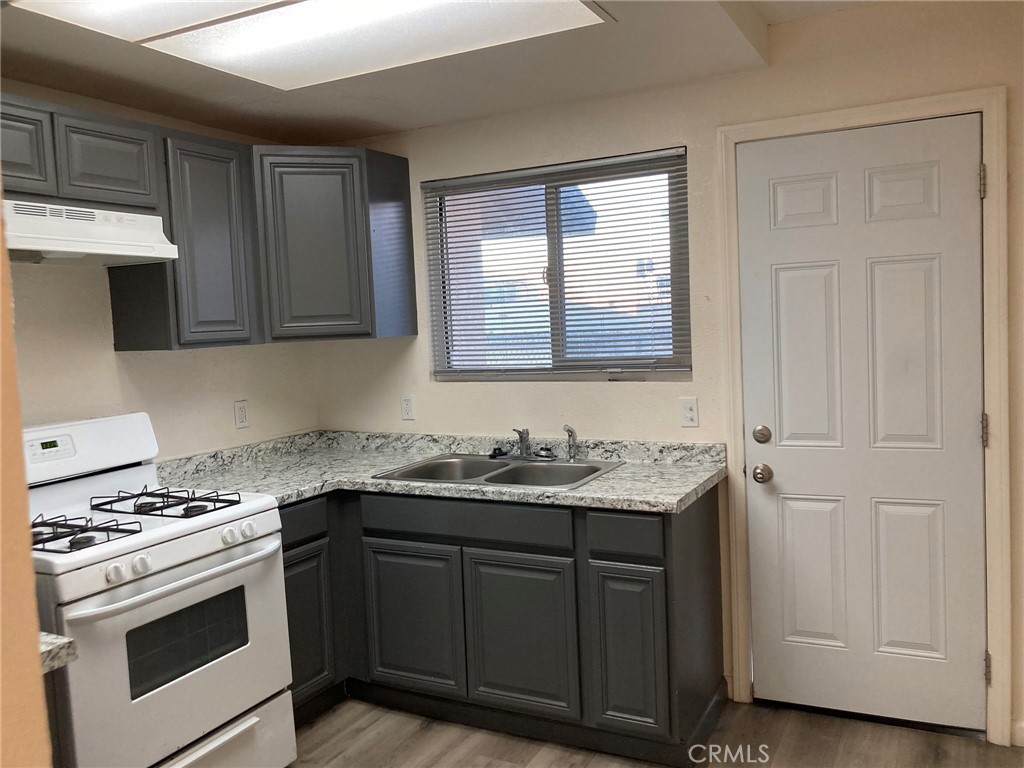 1131 Barstow Road Barstow, CA 92311 - Photo 8 of 36 Unit B Kitchen