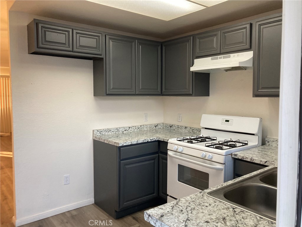 1131 Barstow Road Barstow, CA 92311 - Photo 9 of 36 it B Kitchen
