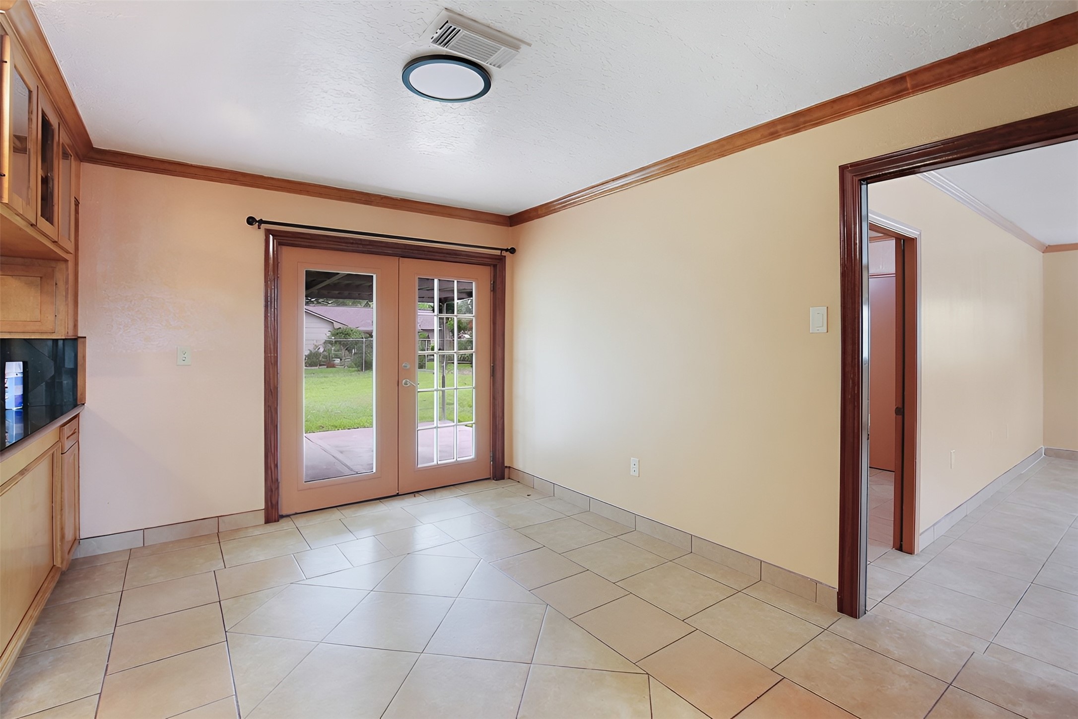 6923 Leader Street Houston, TX 77074 - Photo 14 of 19 a view of an empty room with a window