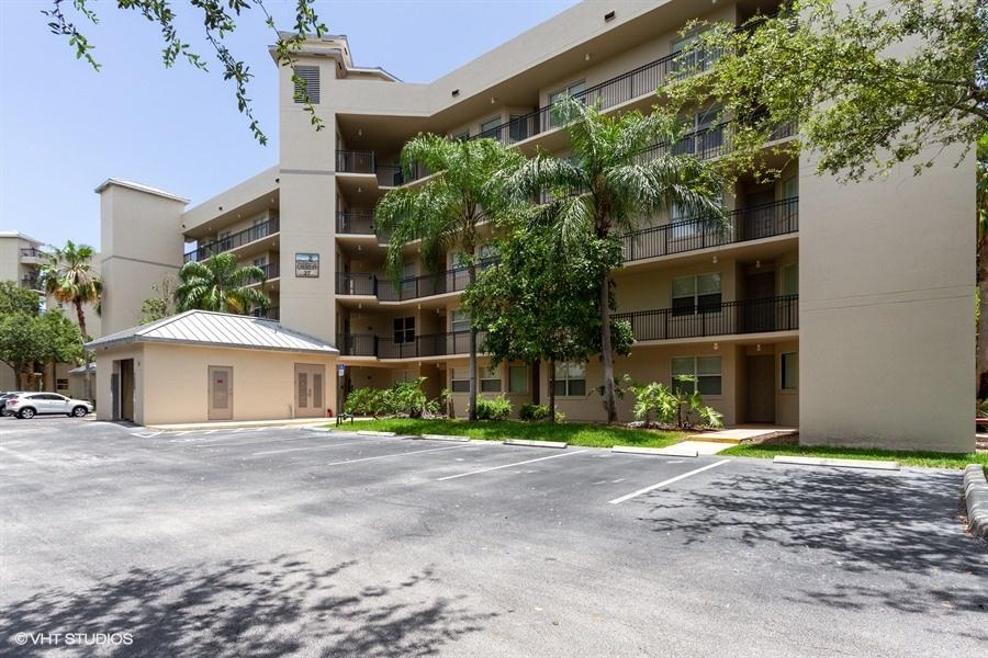 27 Royal Palm Way, Unit 304 Boca Raton, FL 33432 - Photo 1 of 26 01_27ROYALPALMWAY304_2001_LowRes