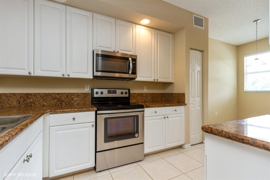 27 Royal Palm Way, Unit 304 Boca Raton, FL 33432 - Photo 10 of 26 10_27ROYALPALMWAY304_2010_LowRes