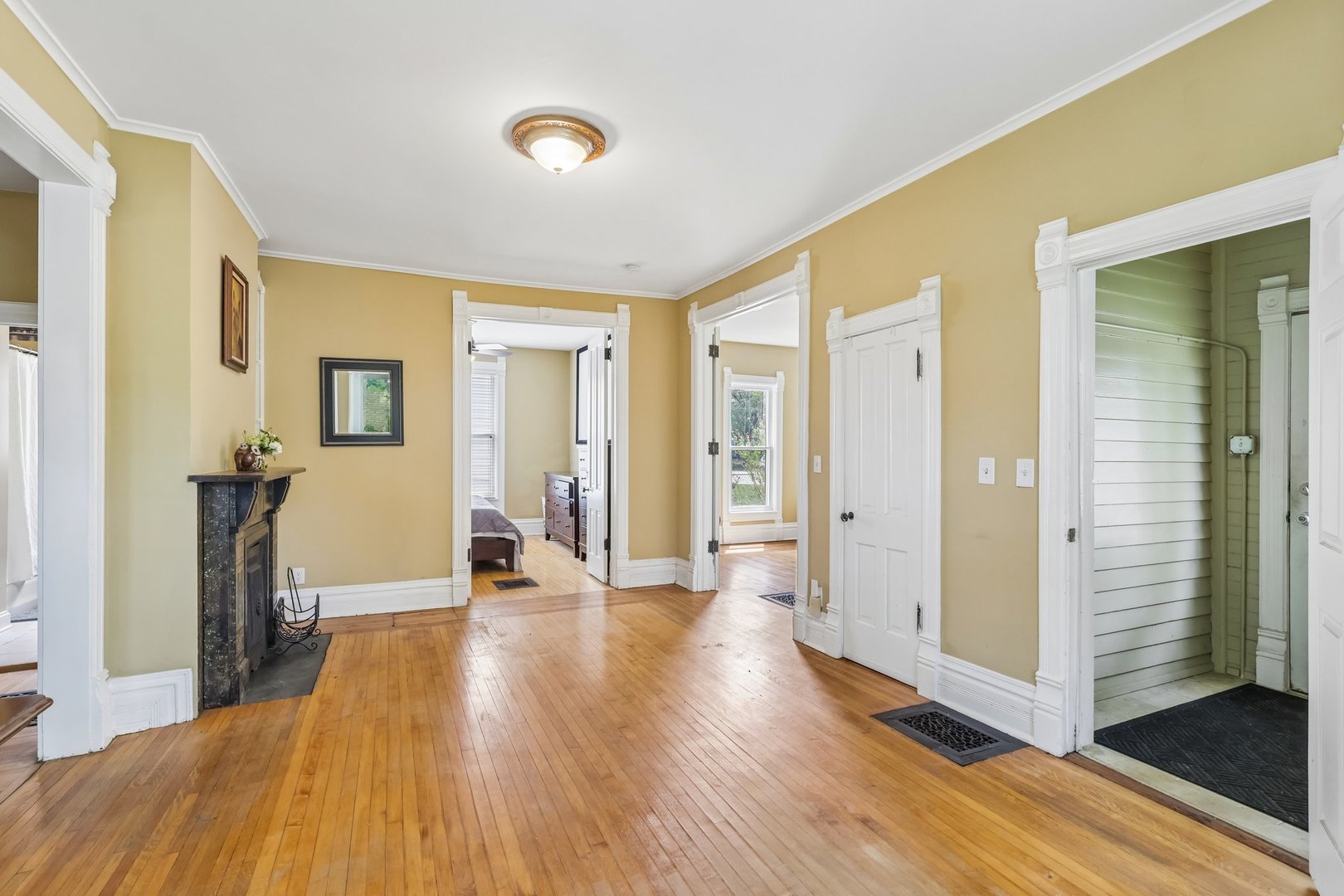 17 South Liberty Street Elgin, IL 60120 - Photo 3 of 17