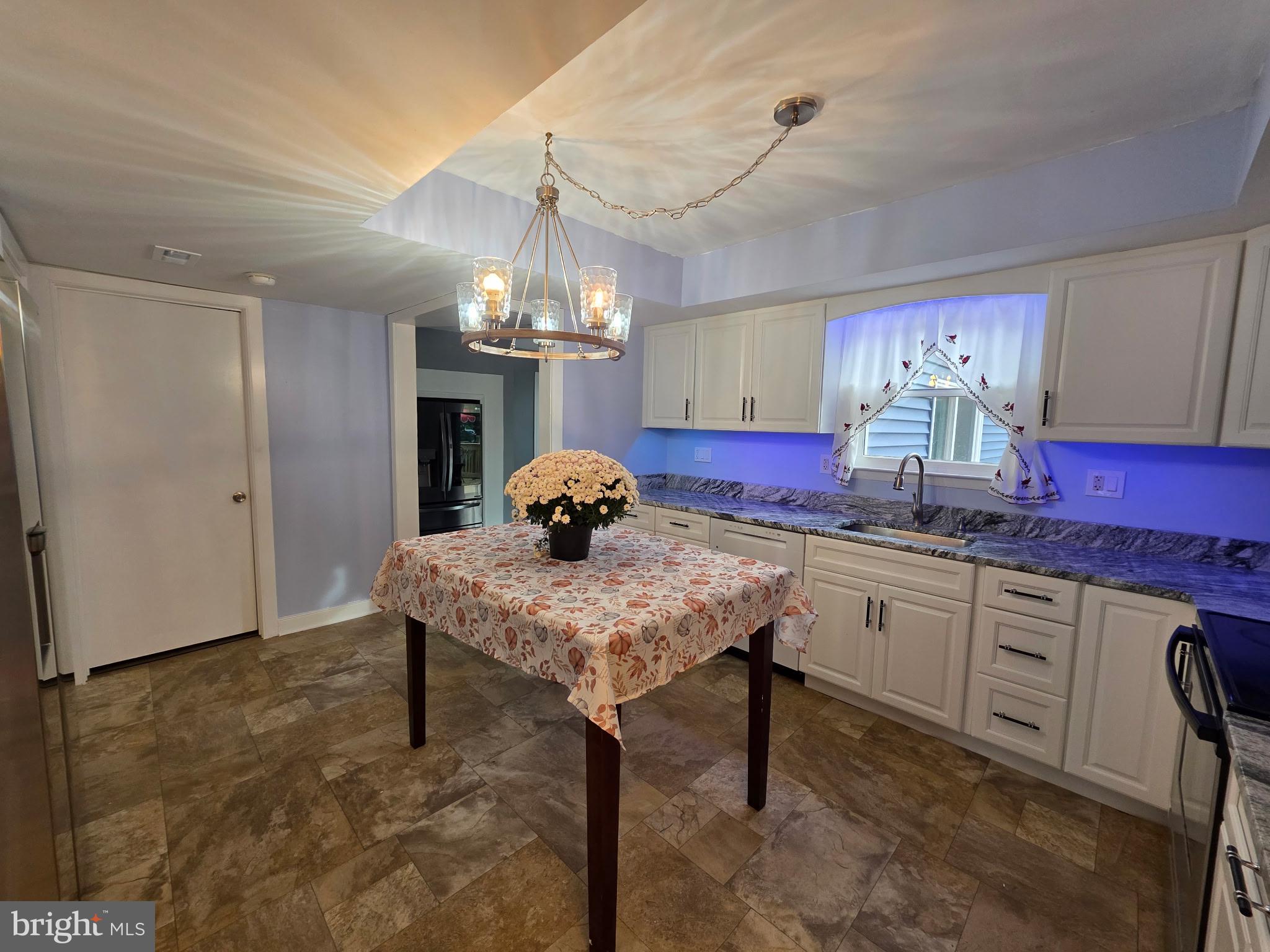 17 Ruhl Drive Perkasie, PA 18944 - Photo 16 of 41 a view of a kitchen area