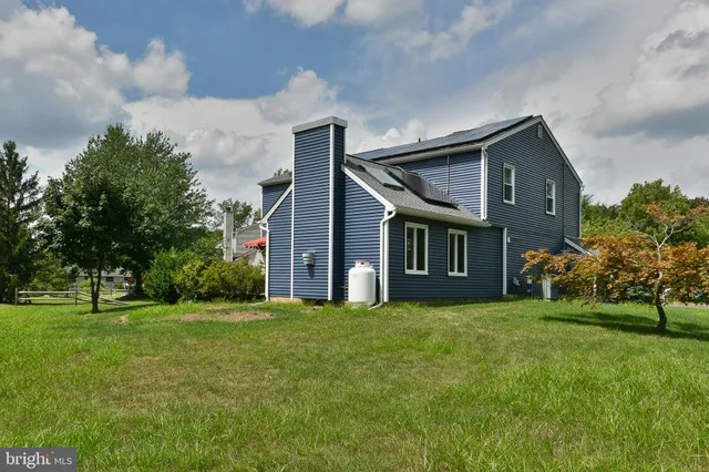 a view of a house with a backyard