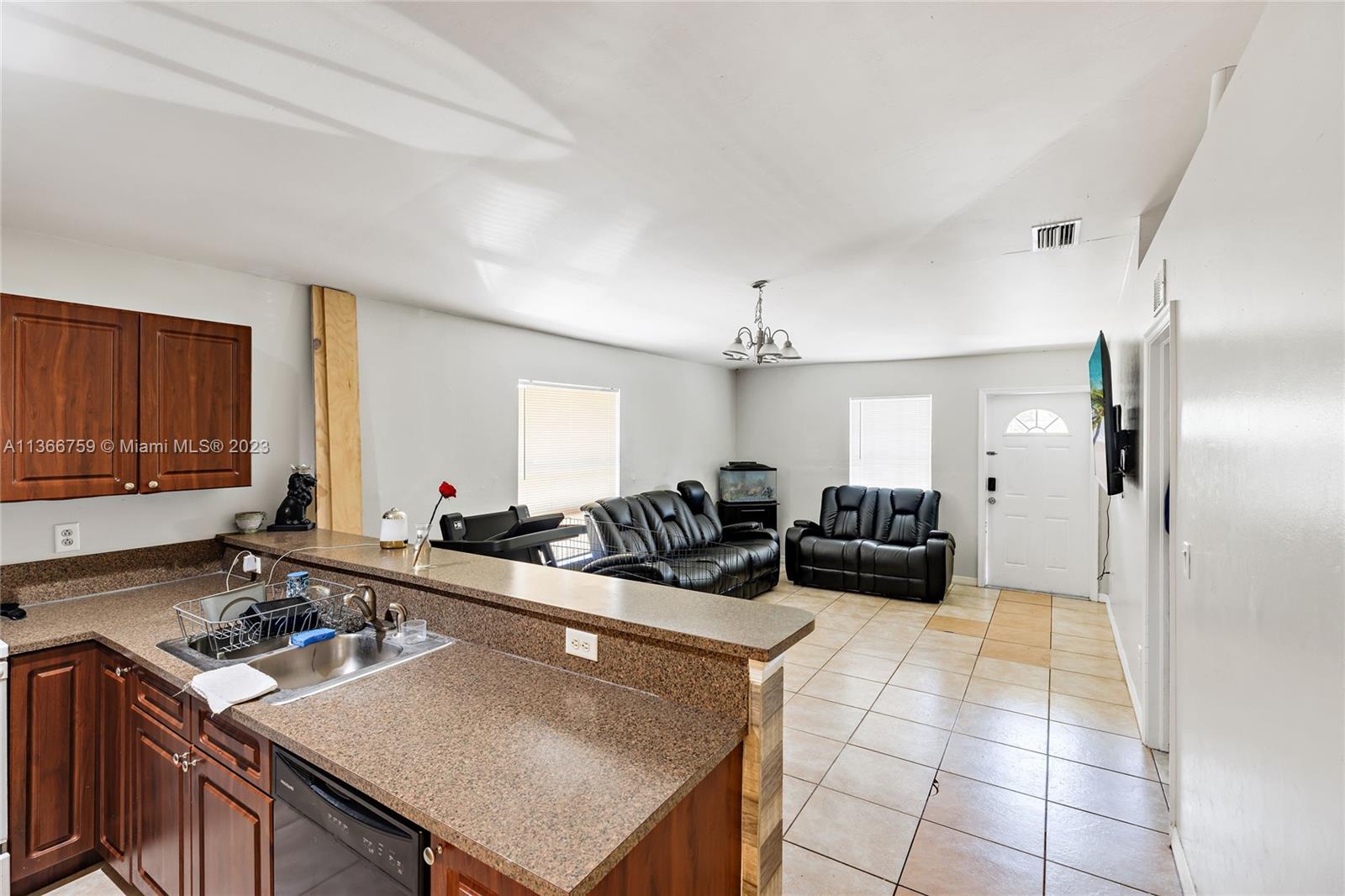 929-931 Meadow Road Lehigh Acres, FL 33973 - Photo 5 of 37