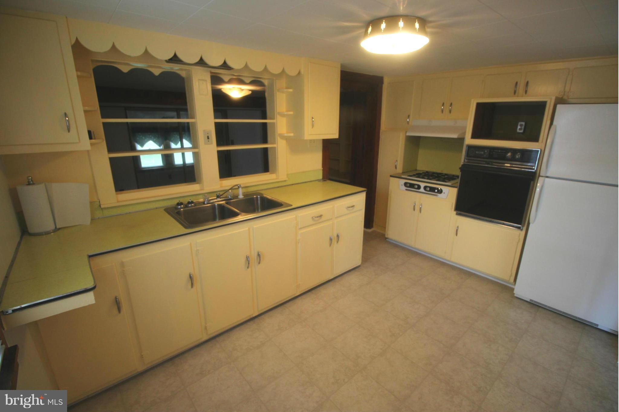 14602 Roddy Road Thurmont, MD 21788 - Photo 8 of 22 Kitchen