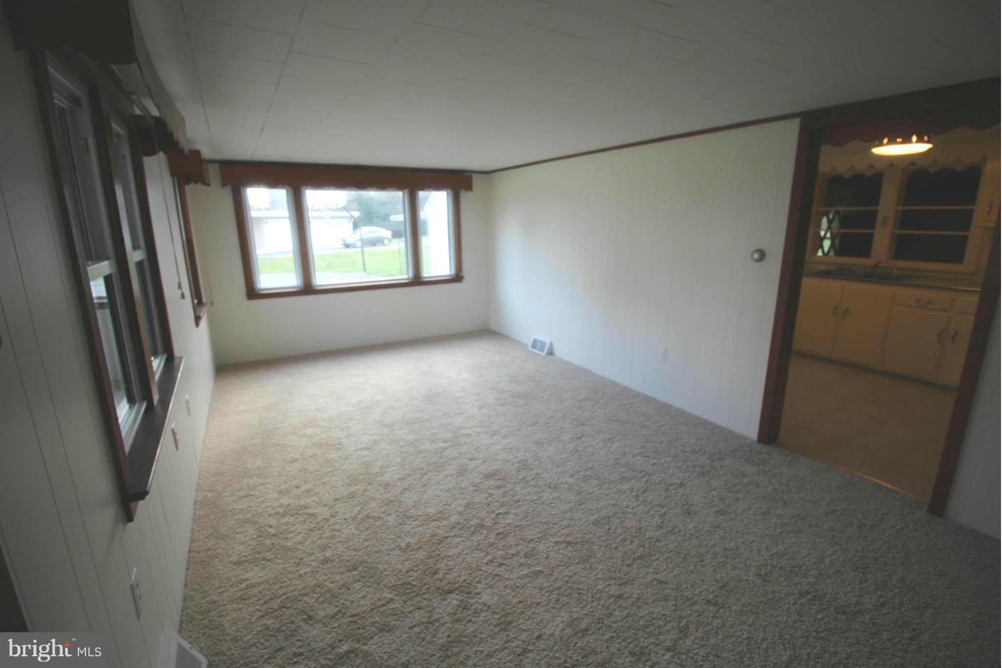 14602 Roddy Road Thurmont, MD 21788 - Photo 9 of 22 Living Room