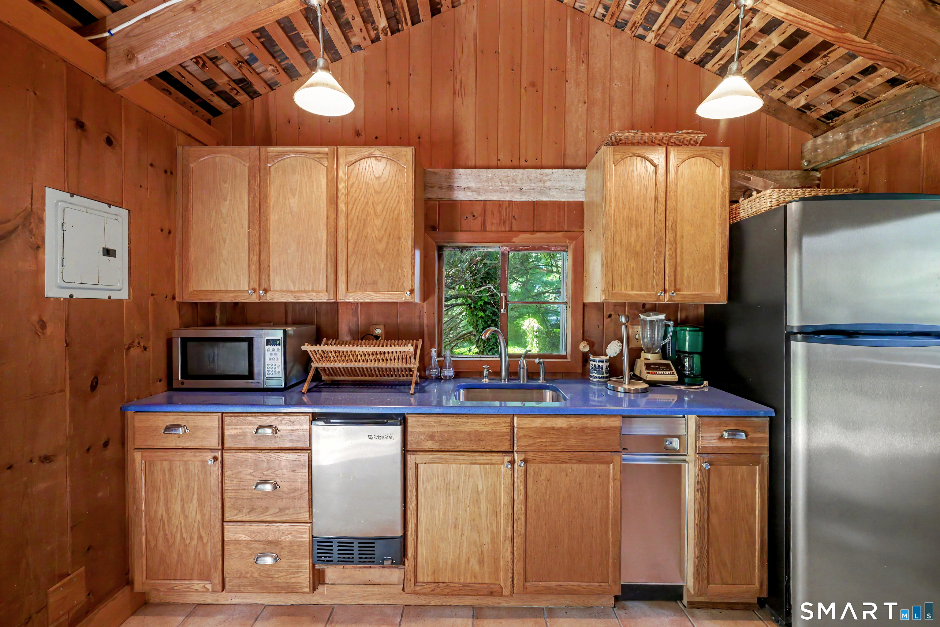 406 Harbor Road Fairfield, CT 06890 - Photo 28 of 38