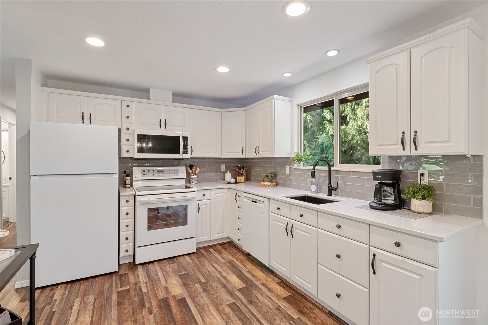 811 Grimes Road Bothell, WA 98012 - Photo 3 of 40