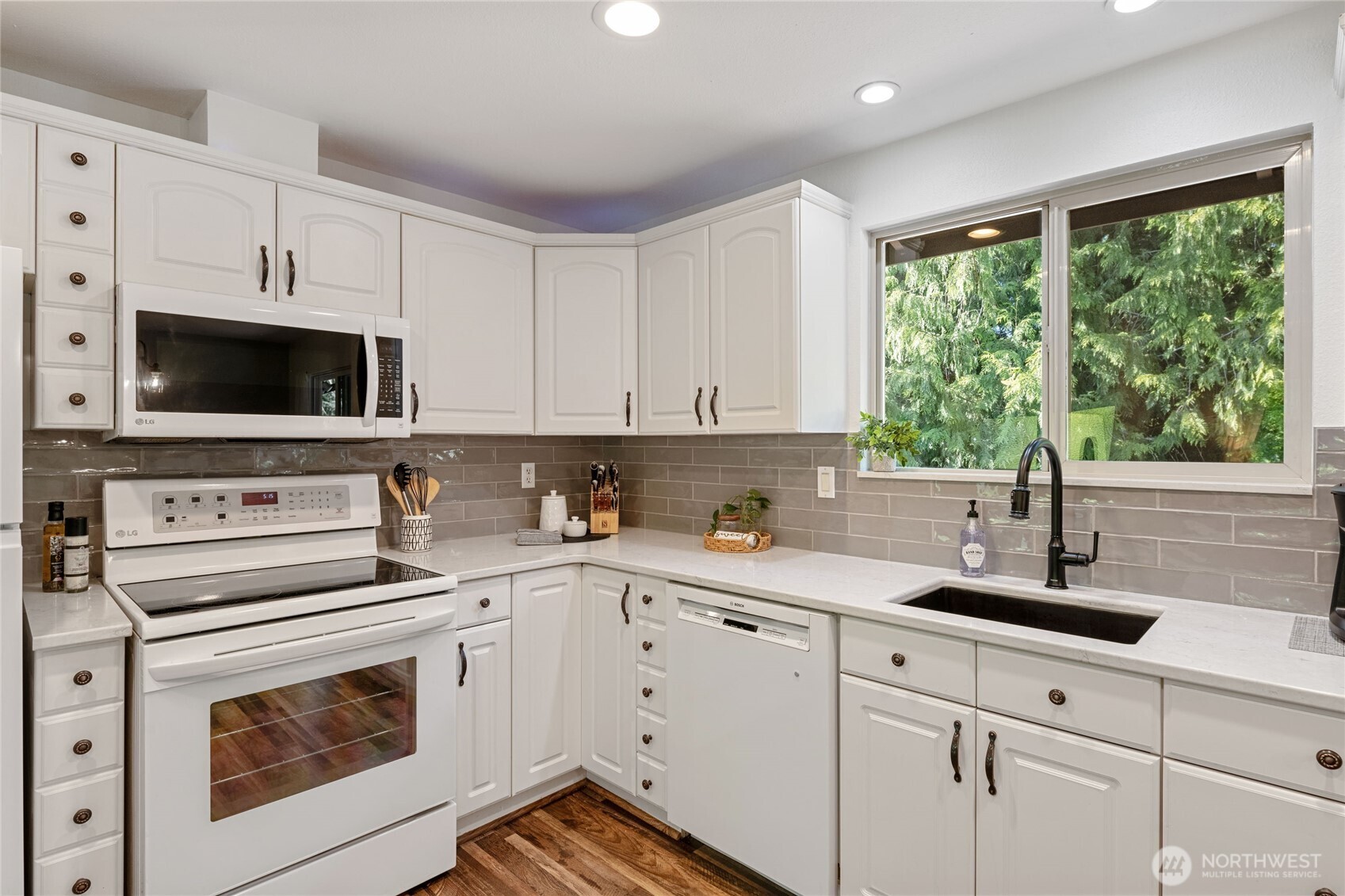 811 Grimes Road Bothell, WA 98012 - Photo 4 of 40