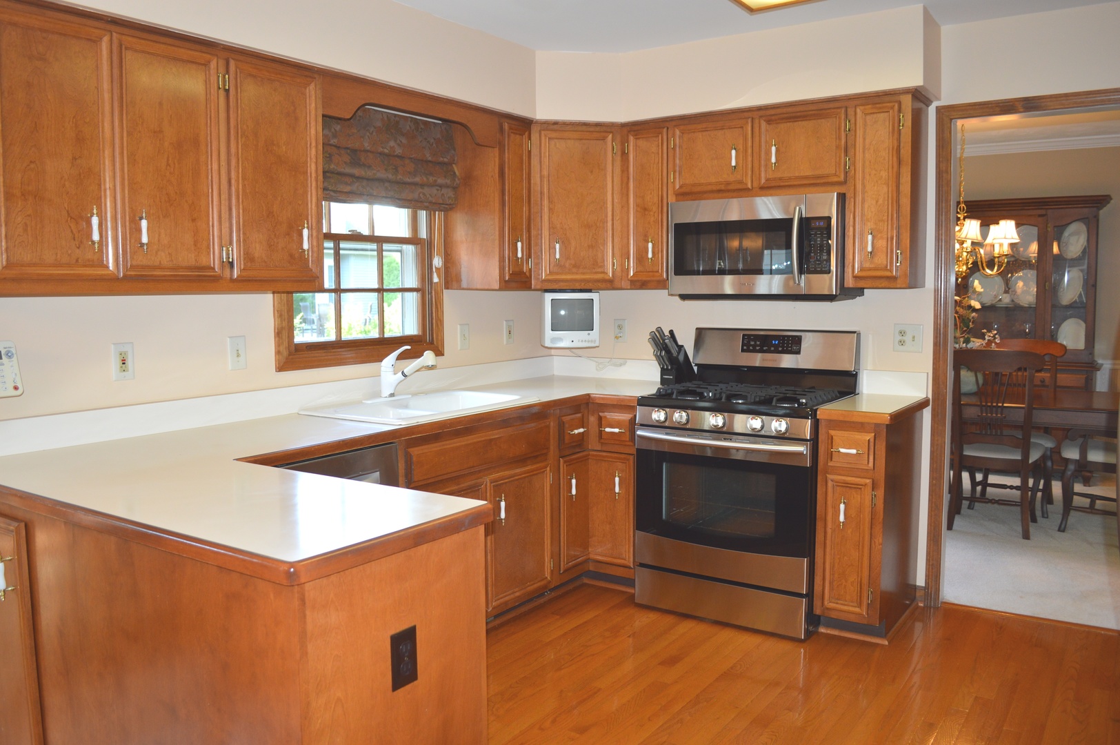 2575 Miller Road Geneva, IL 60134 - Photo 3 of 28