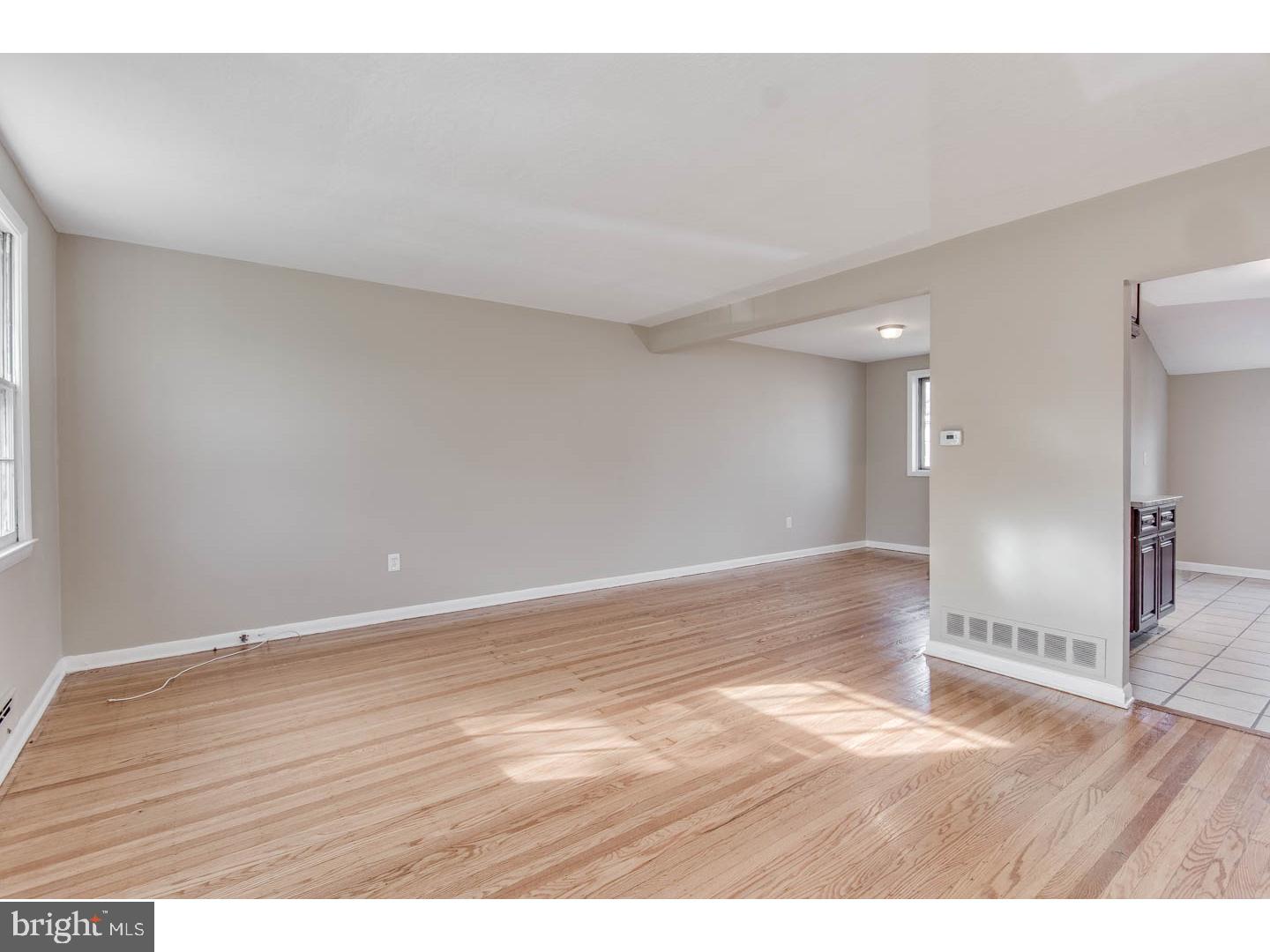 162 Parkview Road Stratford, NJ 08084 - Photo 6 of 25 Living Room
