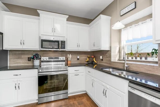 $435,000 | 10115 North McKinley Avenue, Kansas City, MO 64157