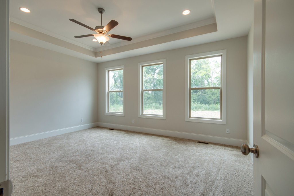938 Hunters Lane Springfield, TN 37172 - Photo 14 of 29 a view of an empty room with a window