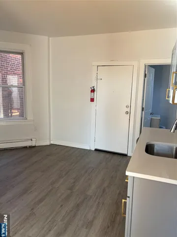 $1,950 | 86 Center Street, Unit 3F, Clifton, NJ 07011