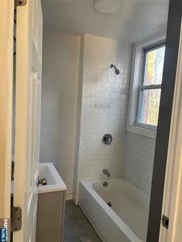 $1,950 | 86 Center Street, Unit 3F, Clifton, NJ 07011