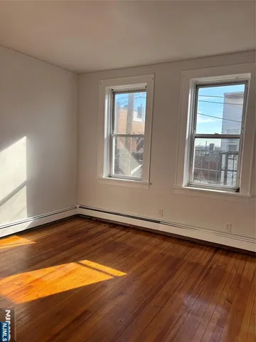 $1,950 | 86 Center Street, Unit 3F, Clifton, NJ 07011