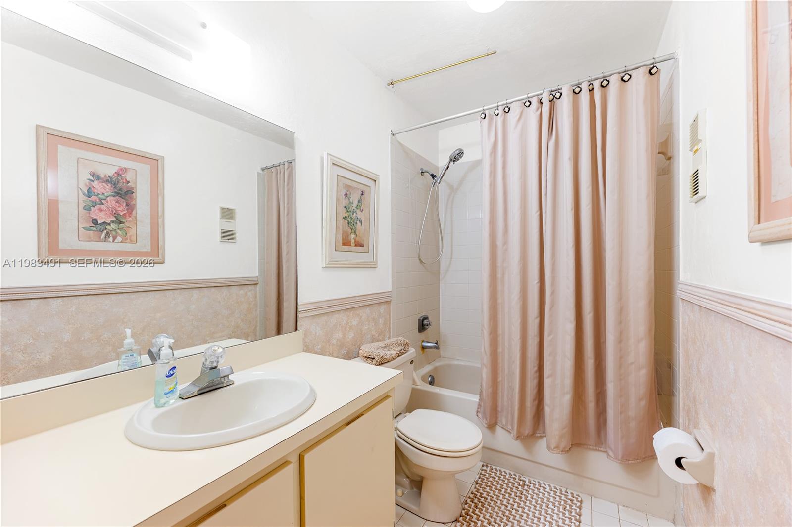 13329 Southwest 113th Place Miami, FL 33176 - Photo 22 of 43 2nd Bathroom