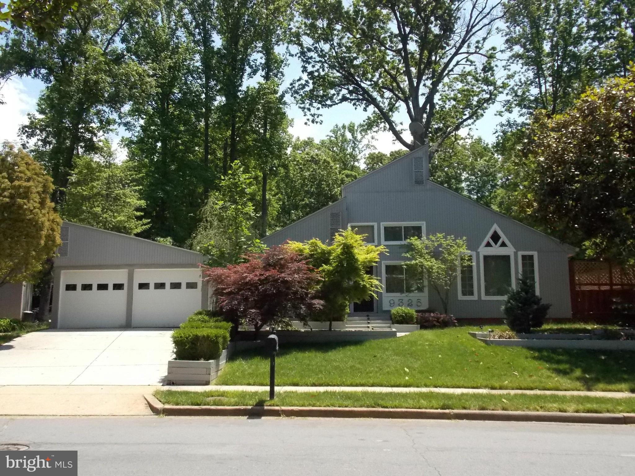 9325 Raintree Road Burke, VA 22015 - Photo 1 of 30 Exterior (Front)