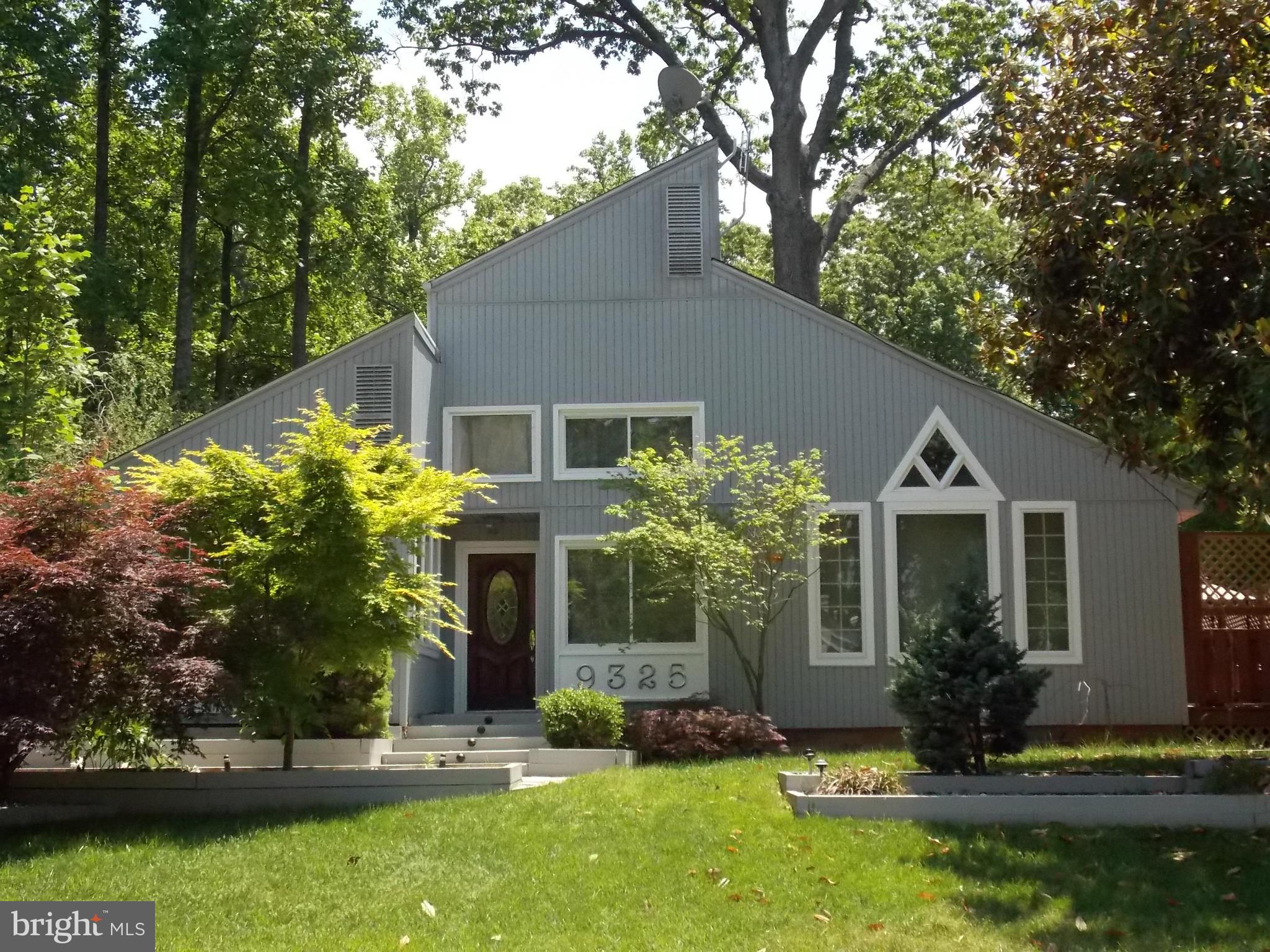 9325 Raintree Road Burke, VA 22015 - Photo 2 of 30 Exterior (Front)