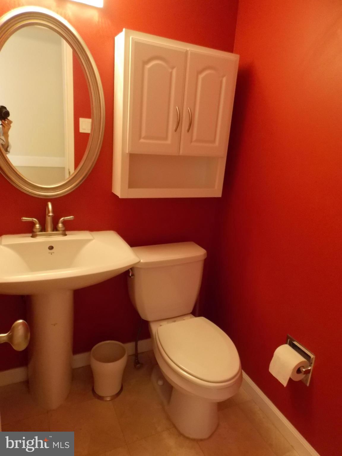 9325 Raintree Road Burke, VA 22015 - Photo 11 of 30 Powder Room