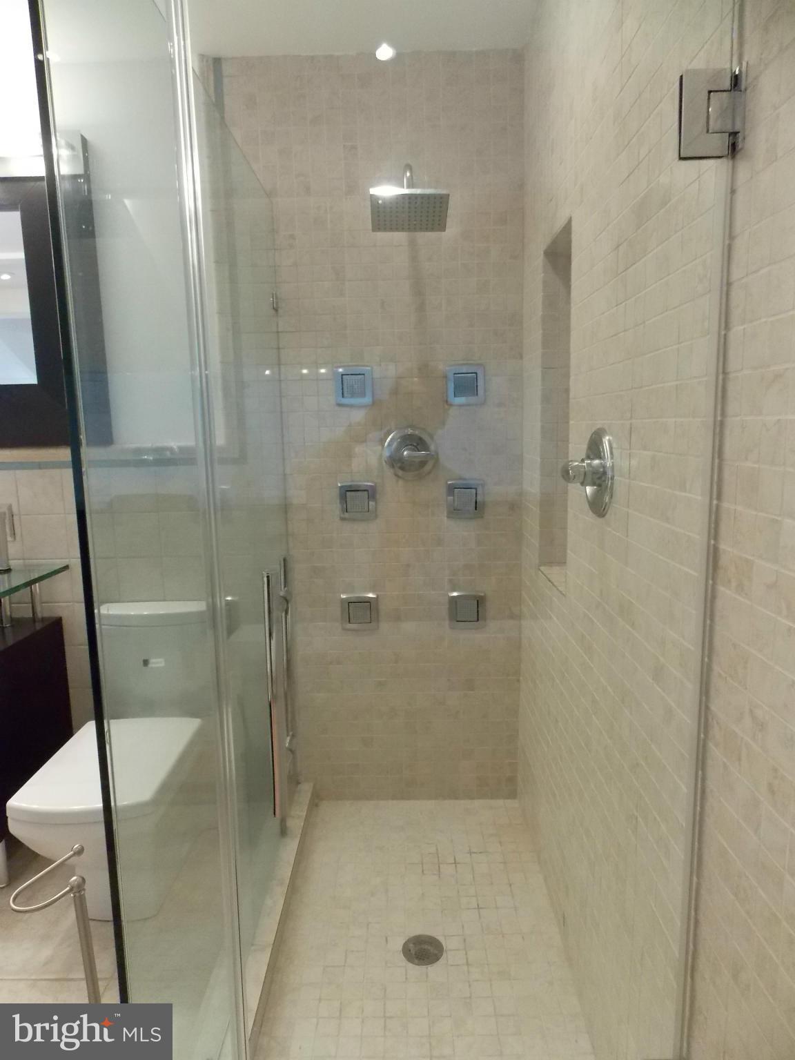 9325 Raintree Road Burke, VA 22015 - Photo 16 of 30 Master Bathroom