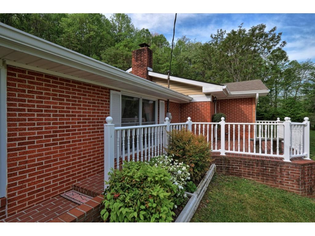 238 Dogwood Acres Road Hampton, TN 37658 - Photo 3 of 36 Photo 3