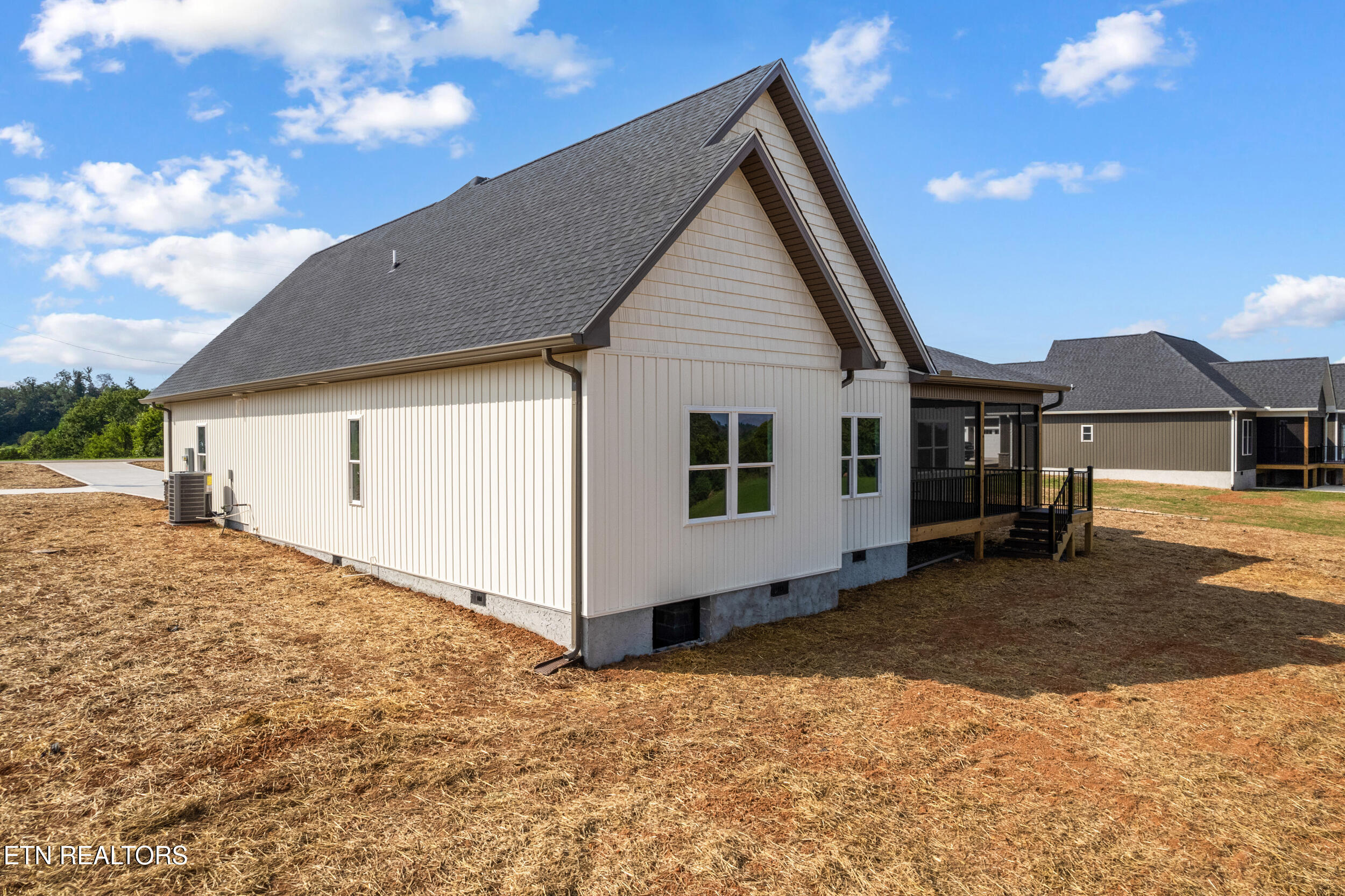 363 Meadow Road West Greenback, TN 37742 - Photo 4 of 37 004