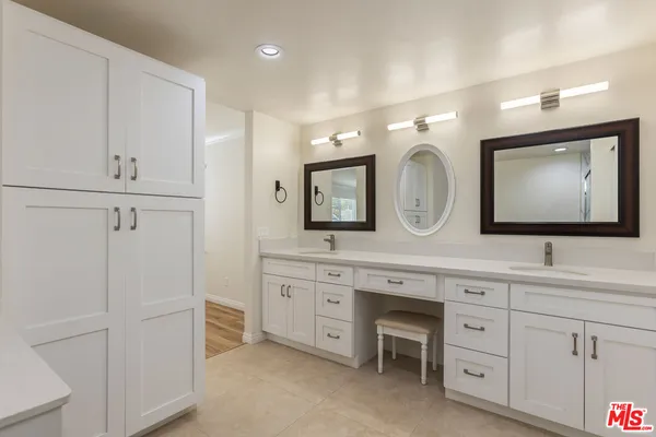 $7,995 | 10227 Autumn Leaf Circle, Los Angeles, CA 90077