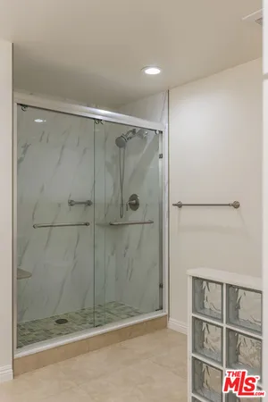 $7,995 | 10227 Autumn Leaf Circle, Los Angeles, CA 90077