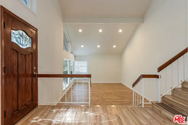 $7,995 | 10227 Autumn Leaf Circle, Los Angeles, CA 90077