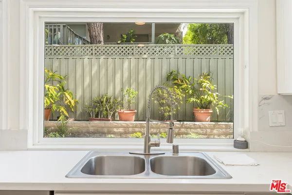 $7,995 | 10227 Autumn Leaf Circle, Los Angeles, CA 90077