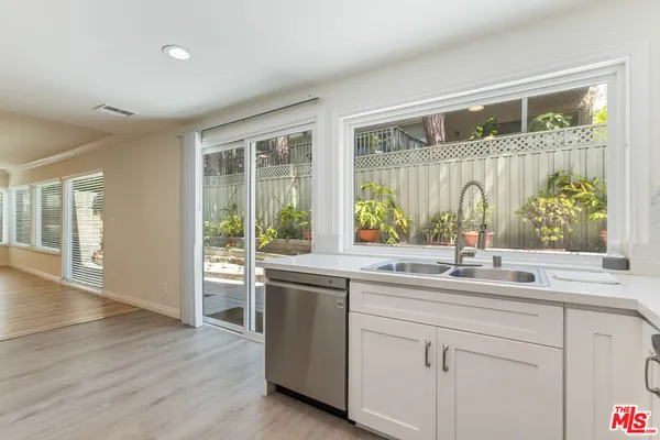 $7,995 | 10227 Autumn Leaf Circle, Los Angeles, CA 90077