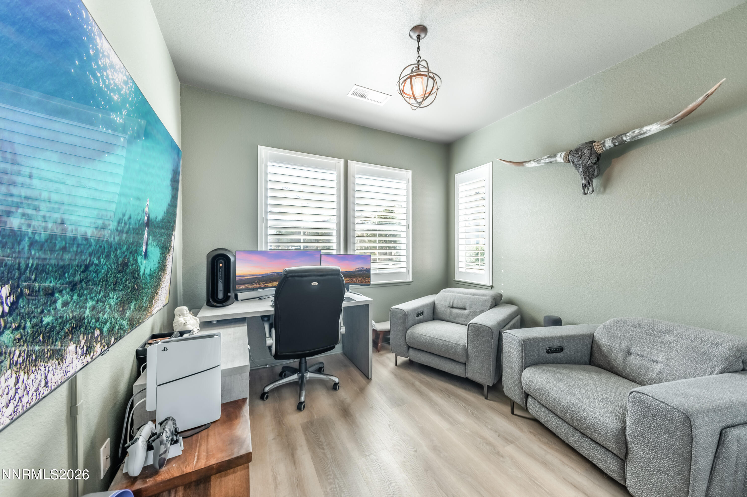 9530 Vikingholm Road Reno, NV 89521 - Photo 25 of 42 a livingroom with workspace and a couch