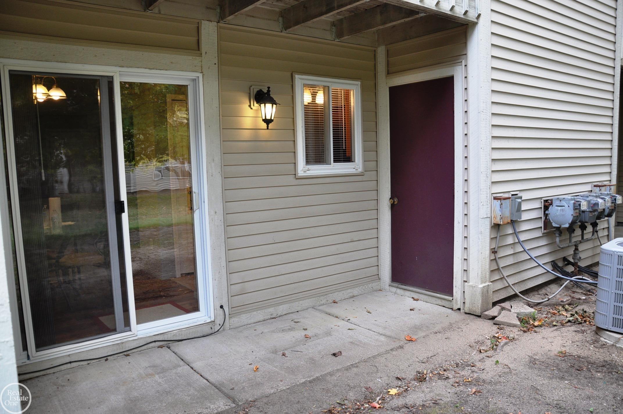 1608 O'Neil Circle Rochester, MI 48307 - Photo 15 of 30 50092625-15.JPG