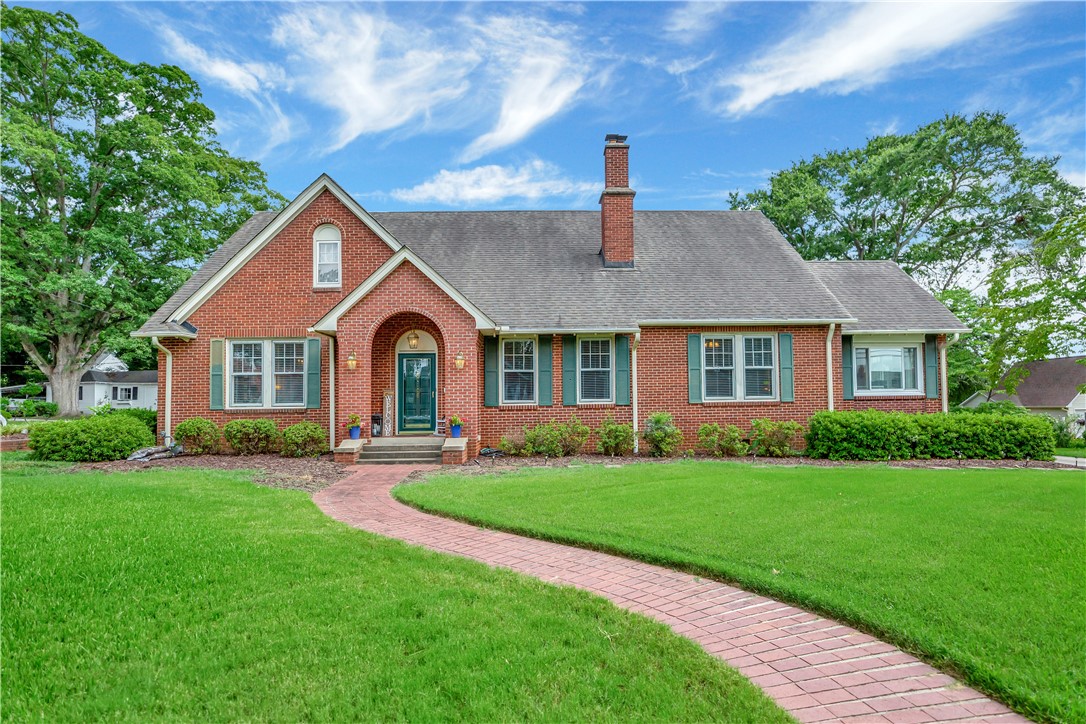 108 East Broad Street Anderson, SC 29621 - Photo 1 of 35 All Brick Home