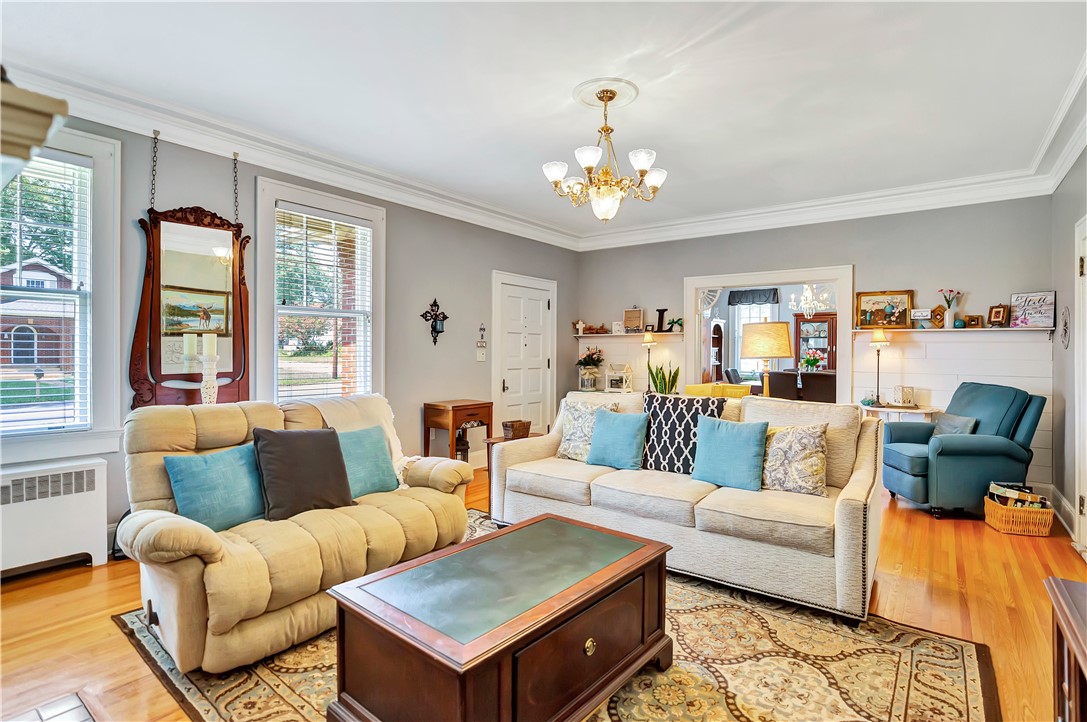 108 East Broad Street Anderson, SC 29621 - Photo 13 of 35 Spacious Rooms!!