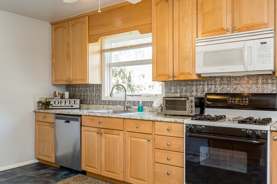 1214 Hollins Road Waynesboro, VA 22980 - Photo 11 of 45 Gallery Image 11