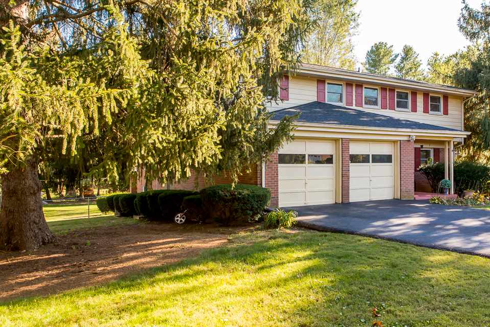1214 Hollins Road Waynesboro, VA 22980 - Photo 3 of 45 Gallery Image 3