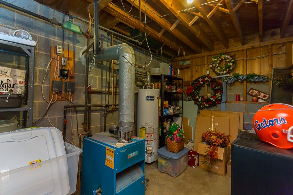 1214 Hollins Road Waynesboro, VA 22980 - Photo 35 of 45 Gallery Image 35